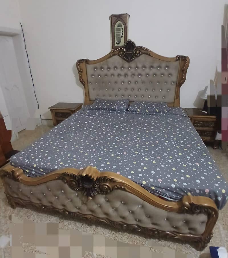 Branded bed set with dressing Table 0