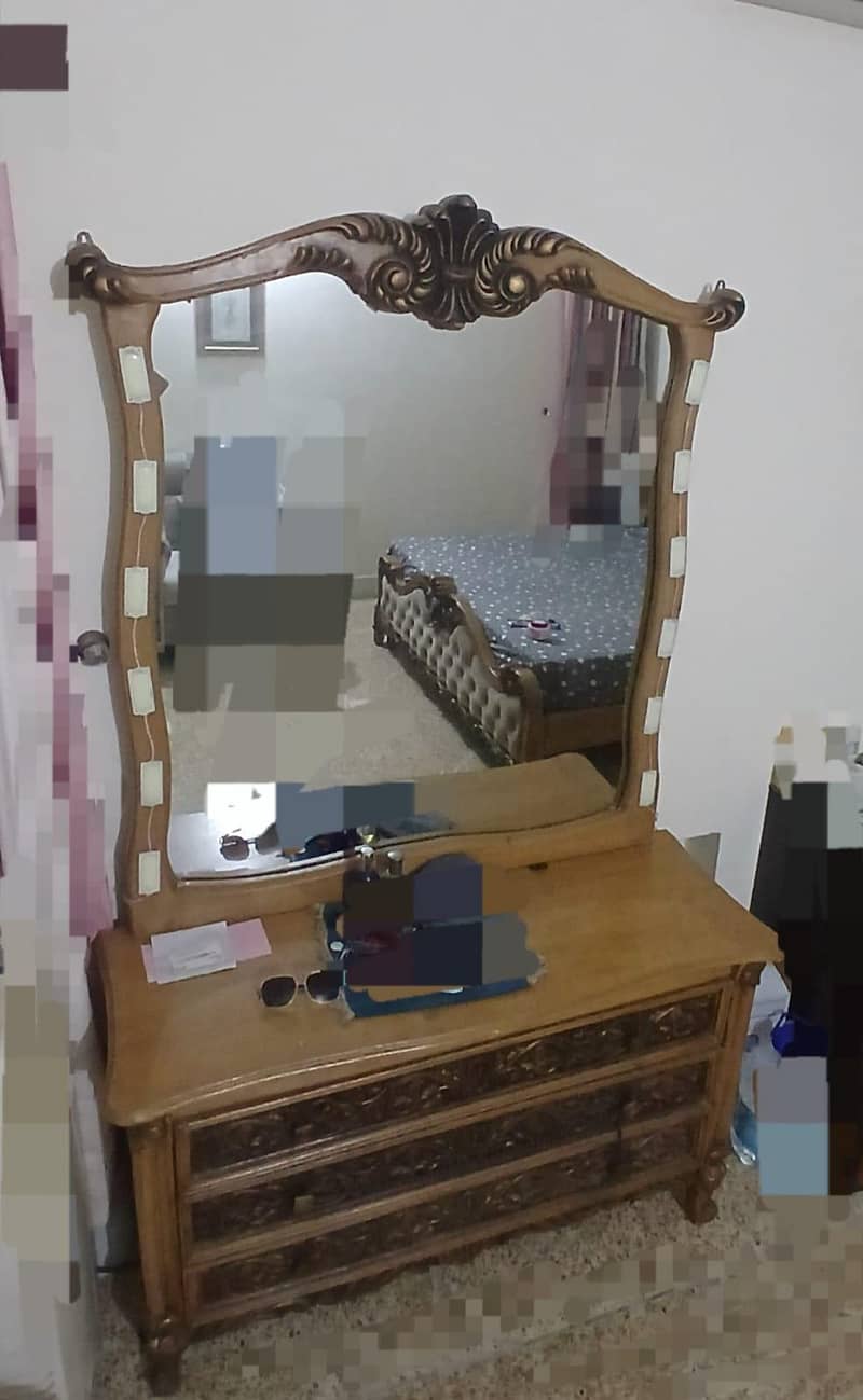 Branded bed set with dressing Table 2