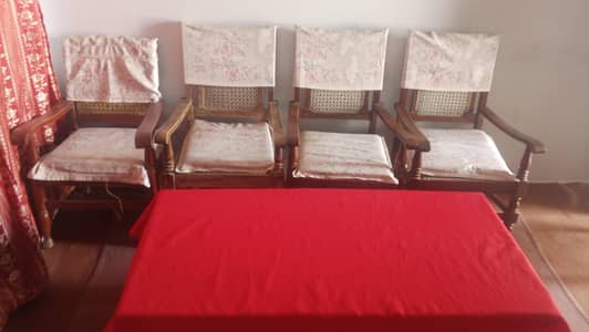 4 Chairs+Table used condition wood metriyal