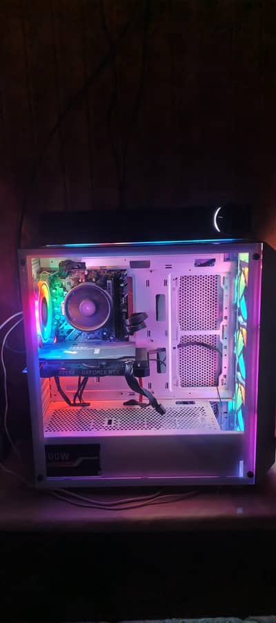 Hot Gaming PC With powerful CPU+GPU Combo