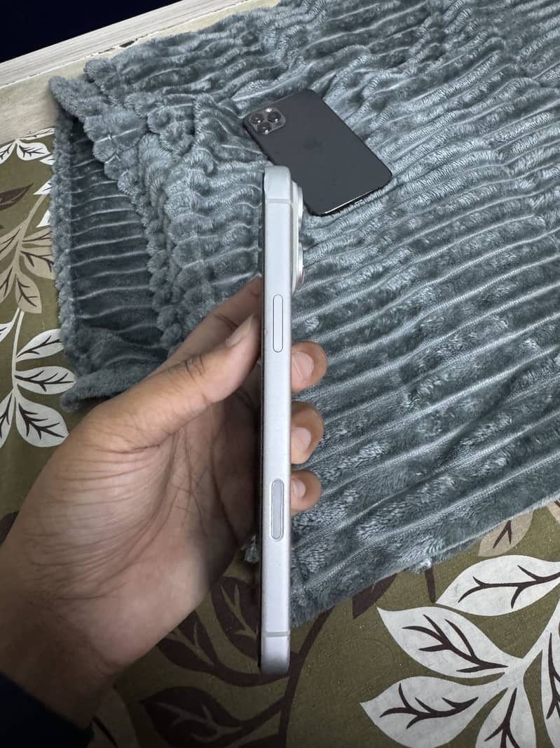 Apple iPhone 17 Pro Max 3