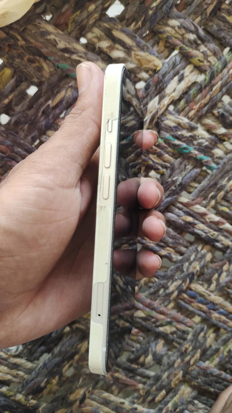 Apple iPhone 13 3
