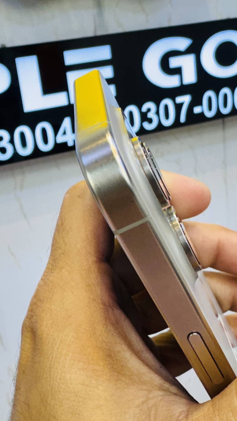 Apple iPhone 15 Pro 4