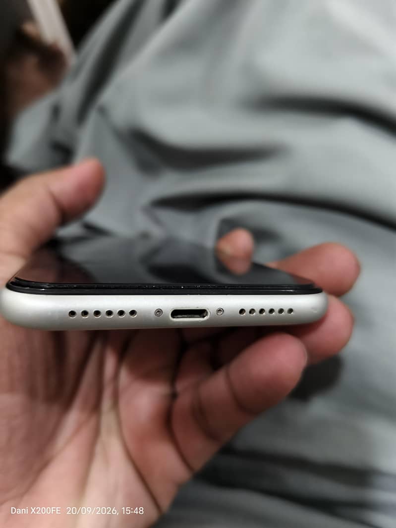 Apple iPhone 11 3
