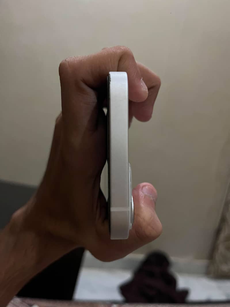 Apple iPhone 13 2