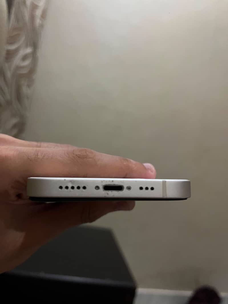 Apple iPhone 13 4
