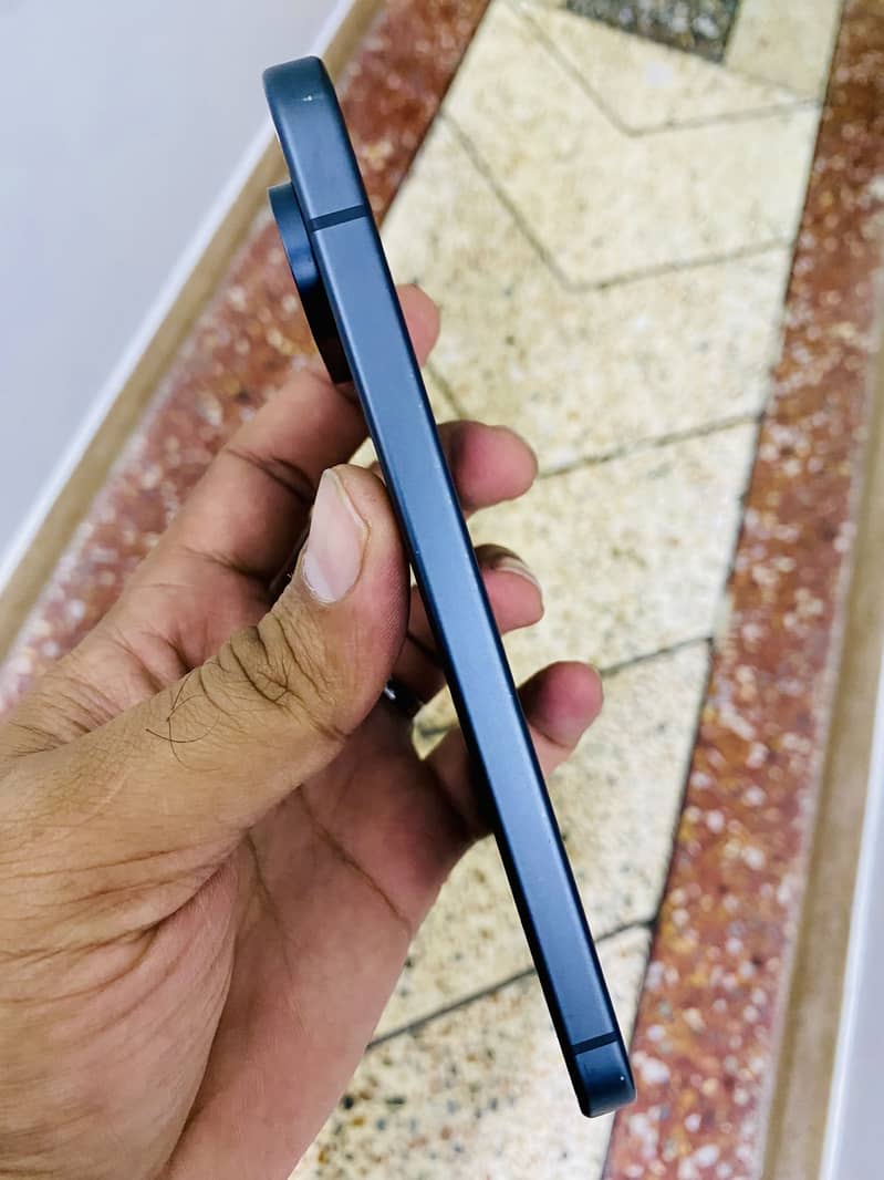 Google Pixel 9 4