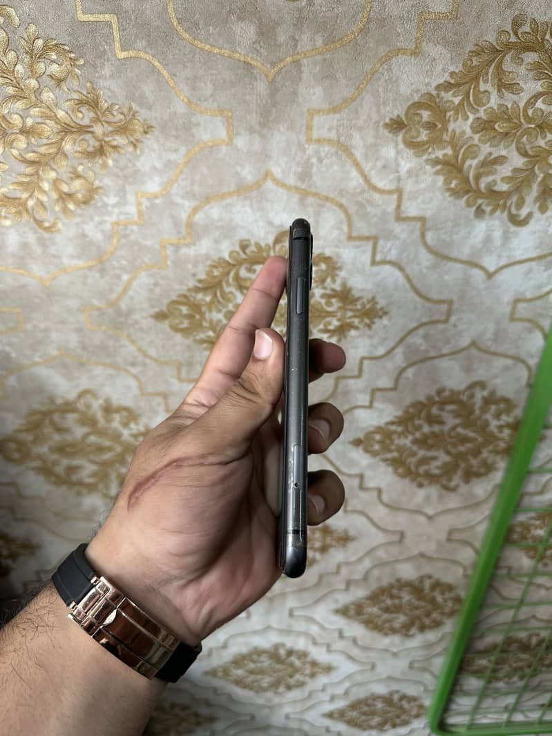 Apple iPhone 11 3