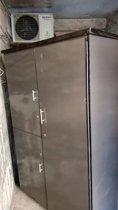 triple door wardrobe for sale | like new | 1 foot slightly damaged