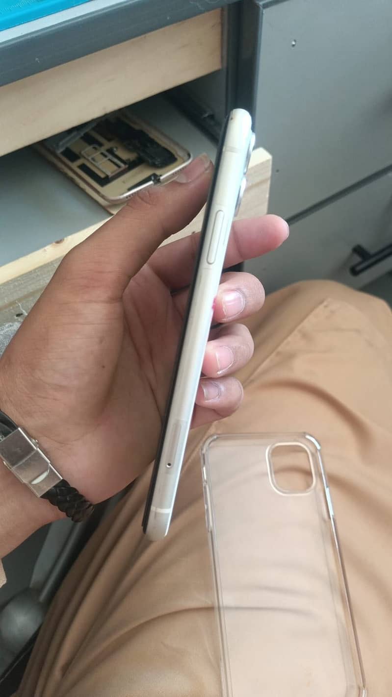 Apple iPhone 11 5
