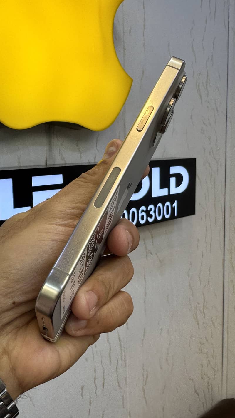 Apple iPhone 15 Pro Max 3