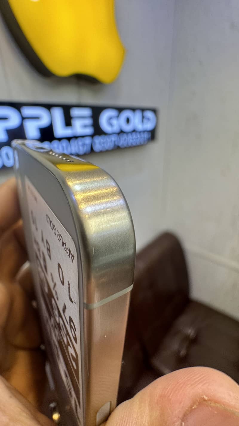 Apple iPhone 15 Pro Max 6