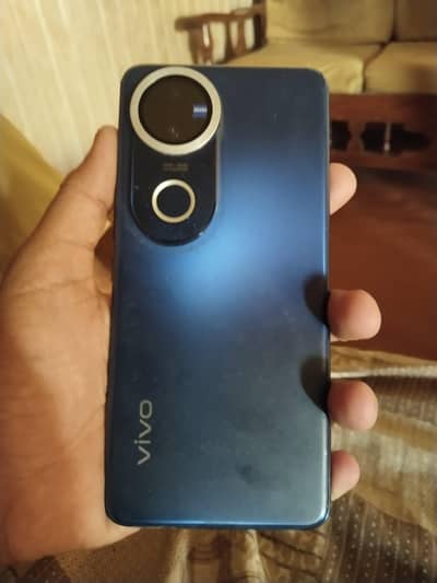 Vivo V50