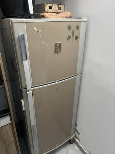 Dawlance fridge medium size