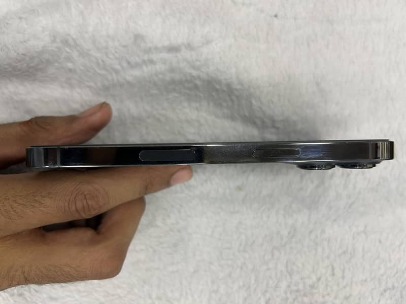 Apple iPhone 13 Pro 2