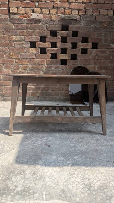 Coffee table | centered table | pure wooden table