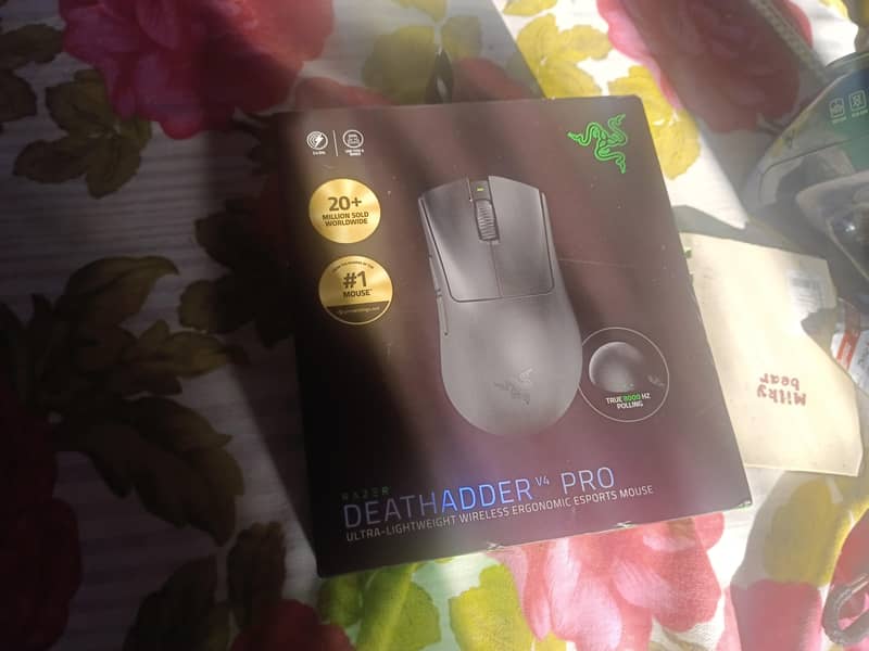 RAZER DEATHADDER v4 pro 4