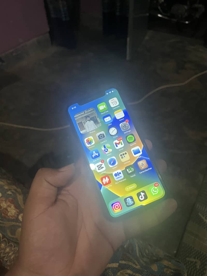 Apple iPhone X 4