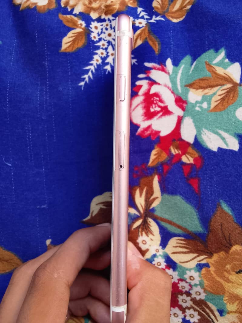 Apple iPhone 7 2