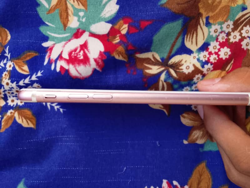 Apple iPhone 7 3