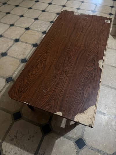 4 chairs, 1 table