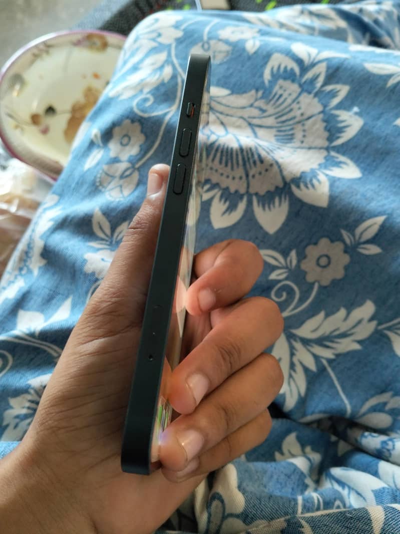 Apple iPhone 13 1