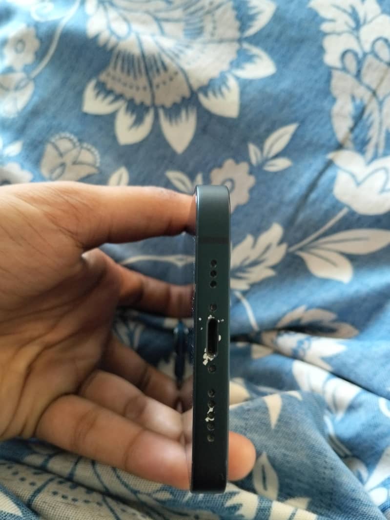 Apple iPhone 13 4