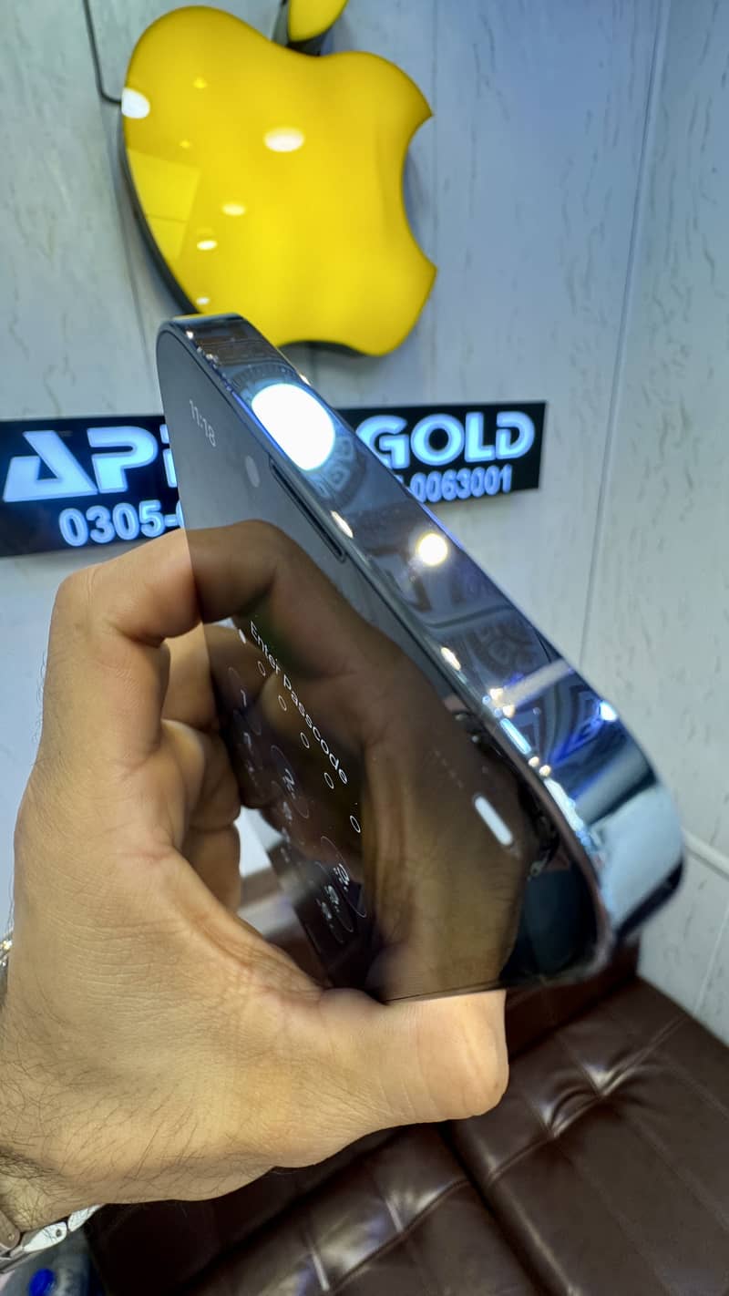 Apple iPhone 13 Pro 8