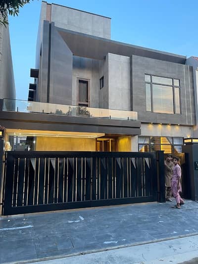 10 Marla House available for sale in Bahria Town - Block DD, Lahore