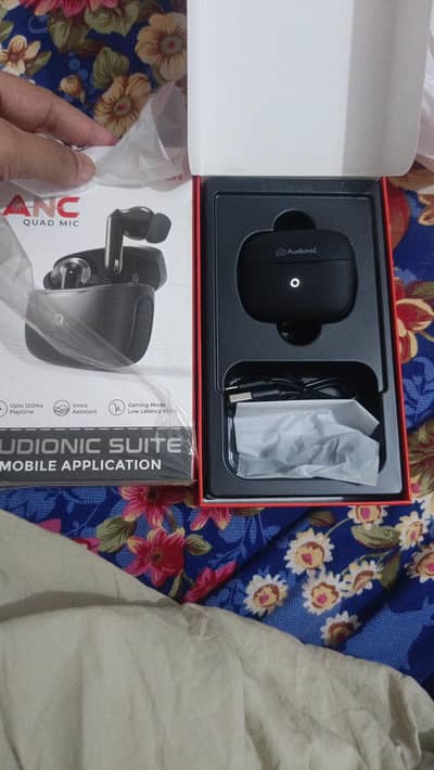 15 din use audionic Earbuds 10/10 condition