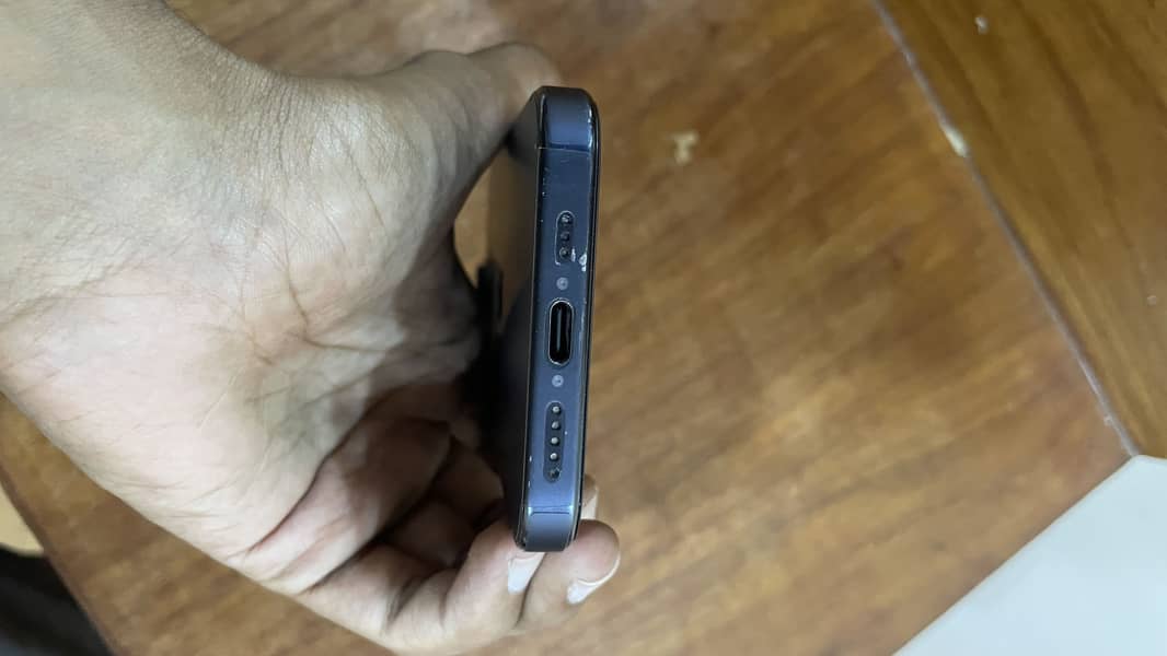 Apple iPhone 15 Pro 4