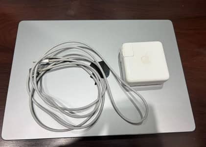 Apple MacBook Pro M2 Genuine