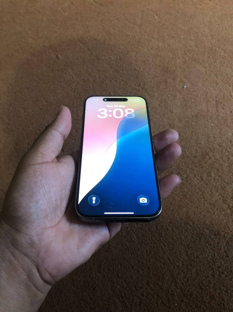 Apple iPhone 15 Pro 3