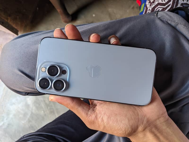 Apple iPhone 13 Pro 0