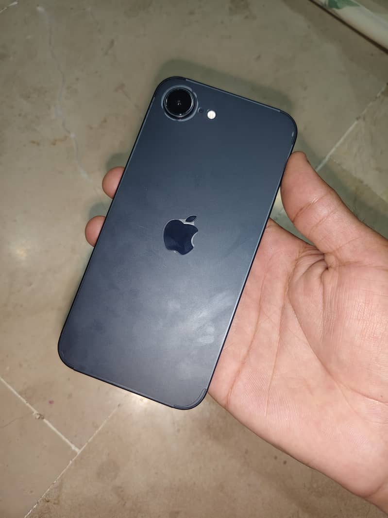 Apple iPhone 16e 2