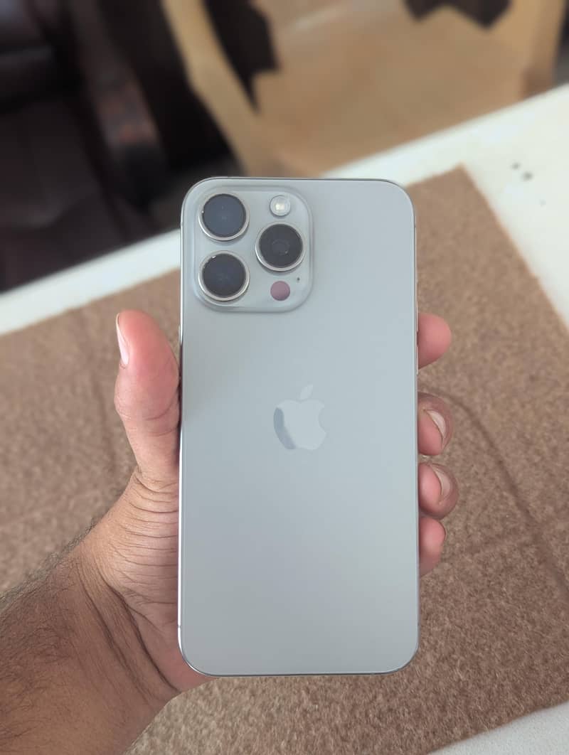 iphone 15 pro max 3