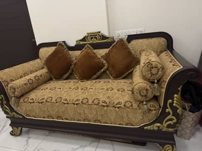 4 peice sofa set with pillows included excellent conditon