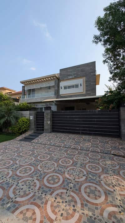 beautiful used house with basement for sale near Raya DHA PH6