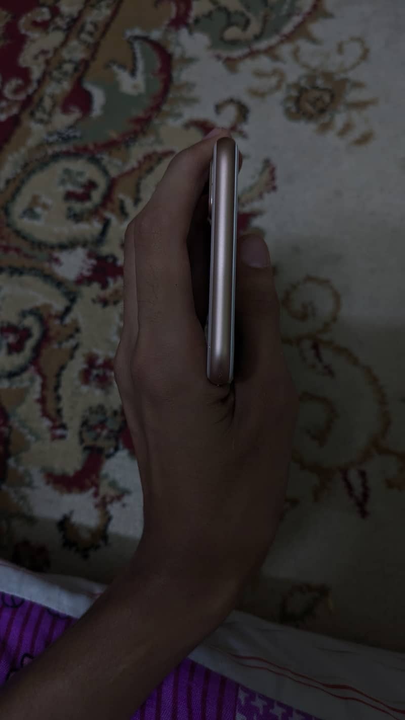 Apple iPhone 8 Plus 4