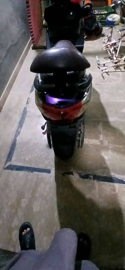 YJ Future Electric Scooty