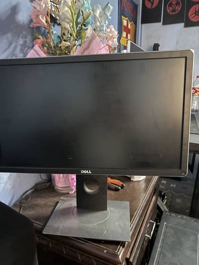 Dell LCD 22 inch IPS Display with Rotatable Monitor Stand