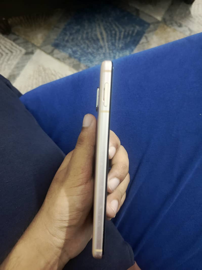 Sharp Aquos Sense 4