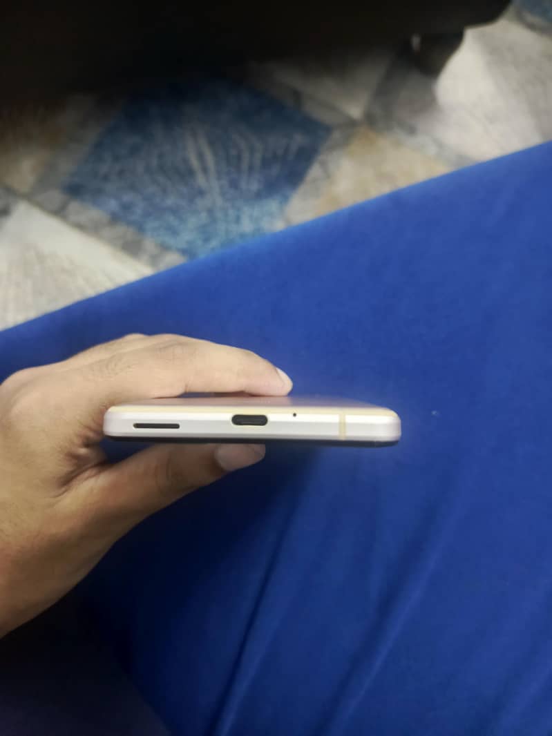 Sharp Aquos Sense 5