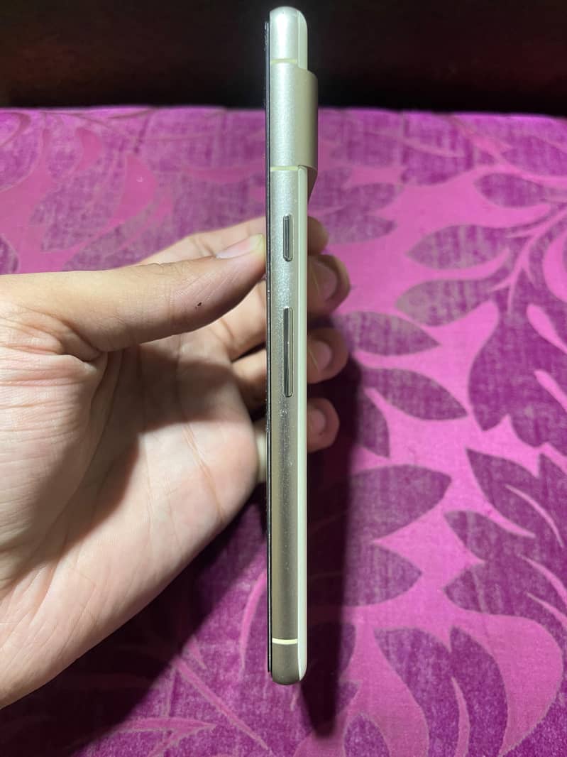 Google Pixel 7 4