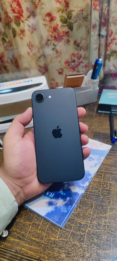 Apple iPhone 16e
