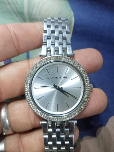 MICHAEL KORS ORIGINAL WATCH 8500.     FOSSIL 7000. ATRANTA 4500