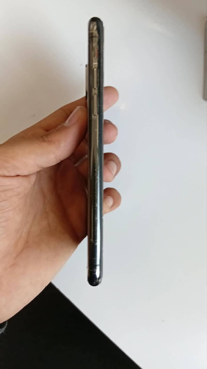 iPhone X 4