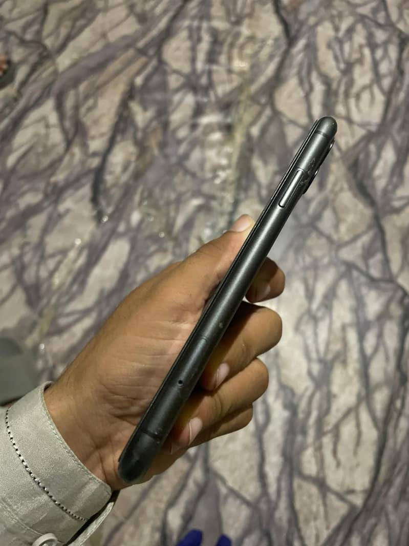 Apple iPhone 11 3