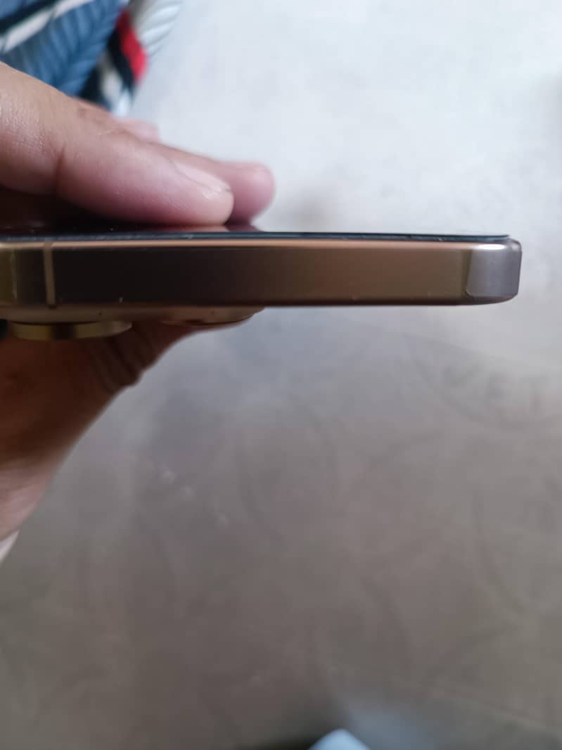 iPhone 16 Pro Max 2