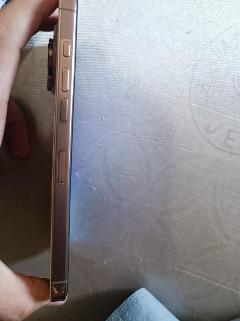 iPhone 16 Pro Max 6